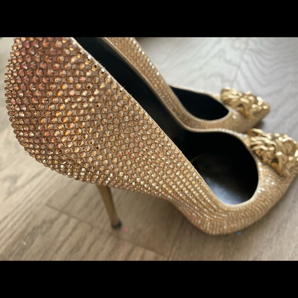 VERSACE Gold crystal Palazzo Medusa pumps - Picture 5 of 7